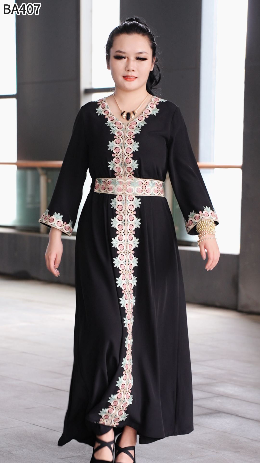 Women's Lace Fashion Characteristic Belt Long Middle East Traditional Dress