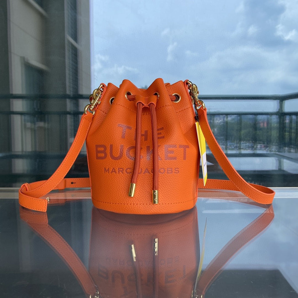 Sac bandoulière en cuir de vachette à cordon de serrage petit sac à main de couleur unie pour femmes
