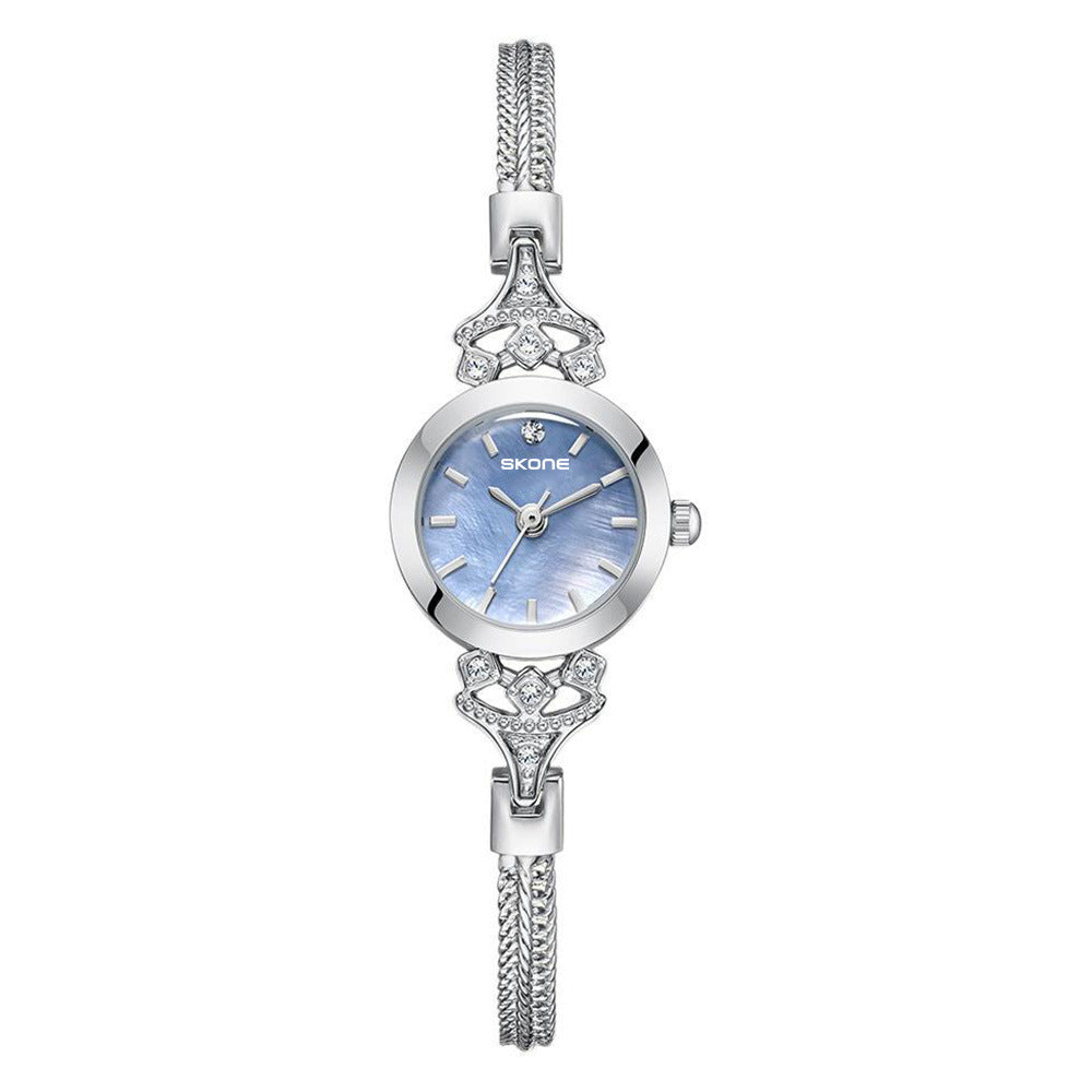Montre à quartz étanche de petite taille pour femme avec cadran blanc-bleu, argenté-blanc ou doré-blanc