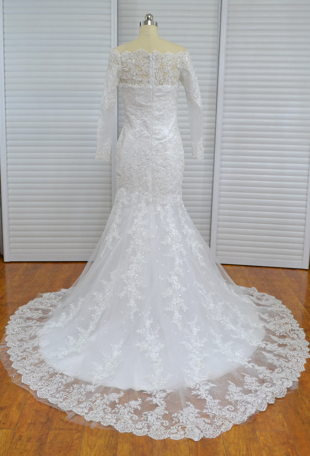 Robe de mariée asymétrique à traîne