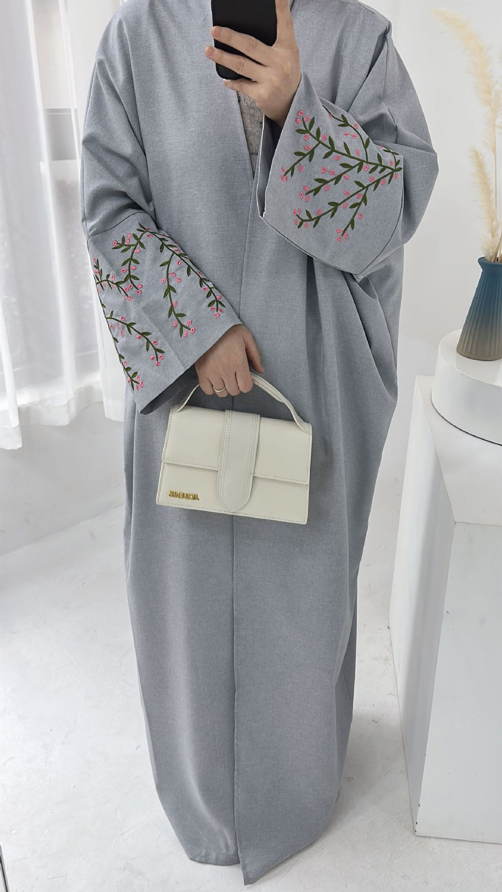 Élégant cardigan brodé de fleurs pour le Moyen-Orient, l'Arabie saoudite, la Turquie, Dubaï