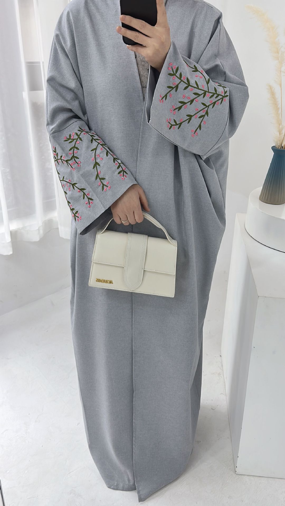 Élégant cardigan brodé de fleurs pour le Moyen-Orient, l'Arabie saoudite, la Turquie, Dubaï