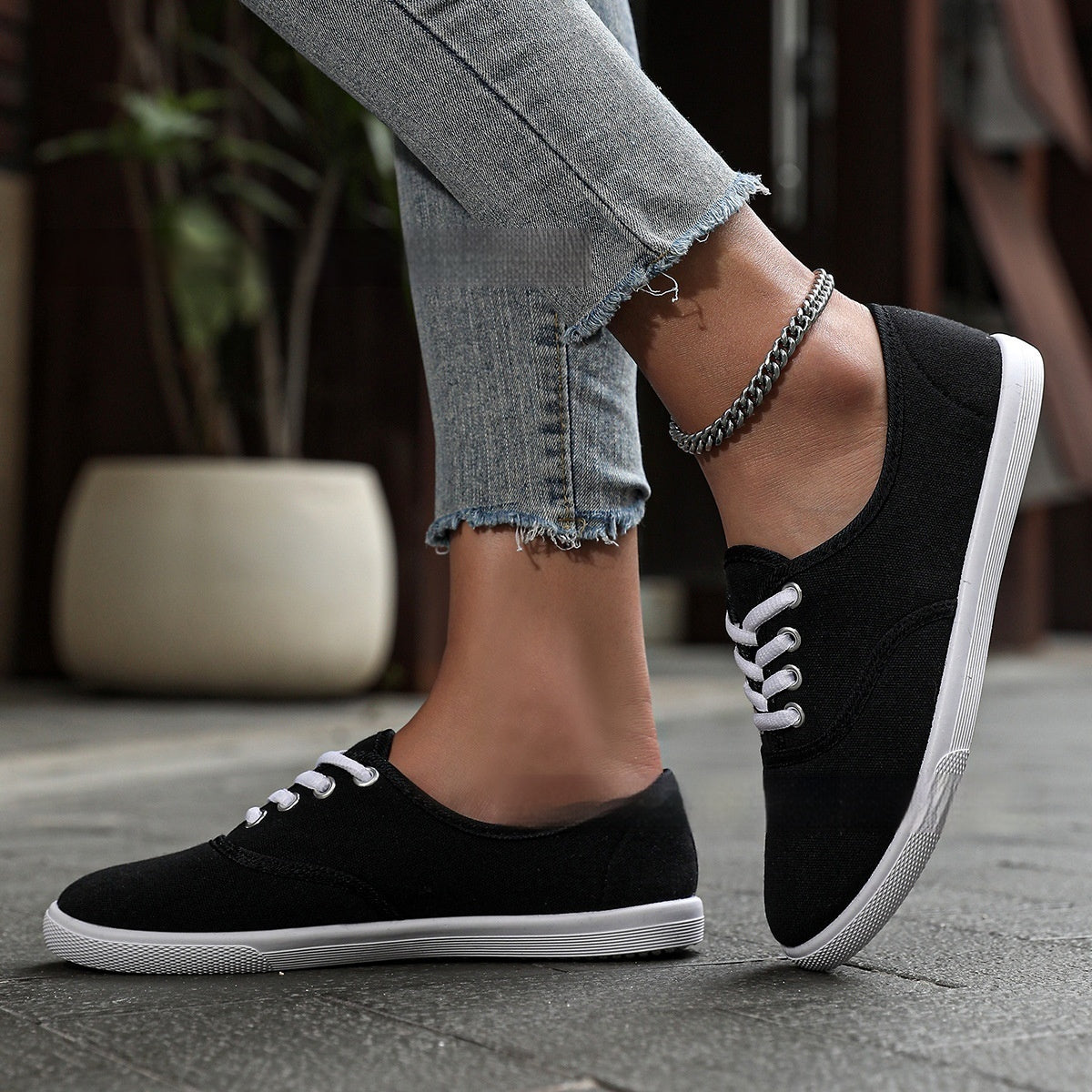 Baskets basses en toile blanche pour femme à talon plat