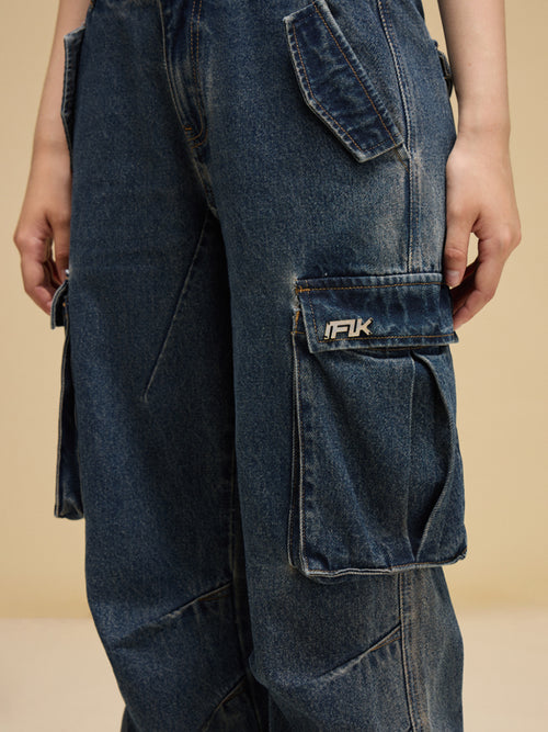 Salopette en jean ample foncée, style industrie lourde, avec multiples poches