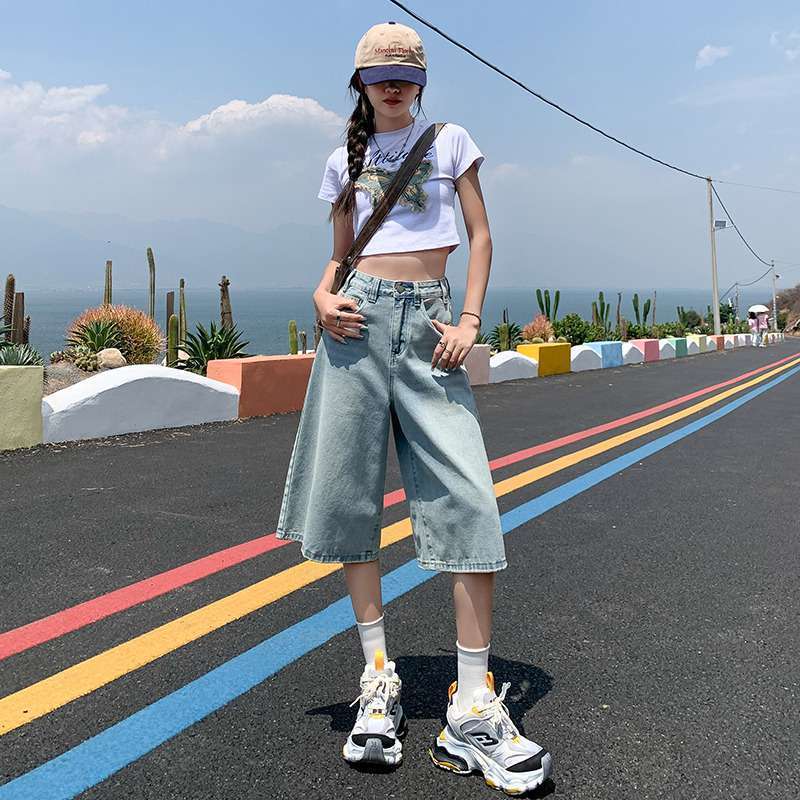 Women's Light Denim Cropped Wide-Leg Jeans