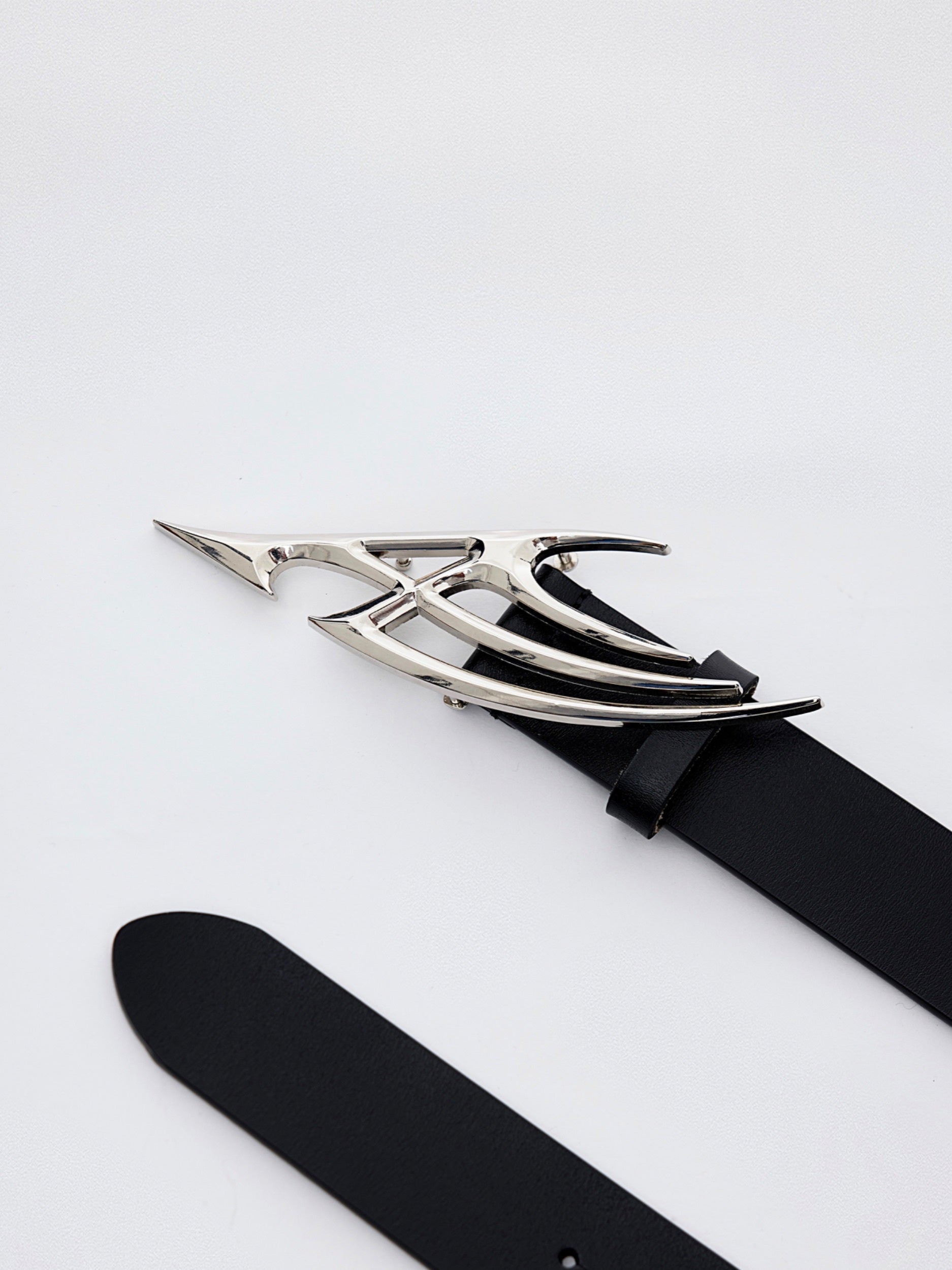 Ceinture Déconstruction unisexe en cuir de vachette avec boucle en titane, 110 cm