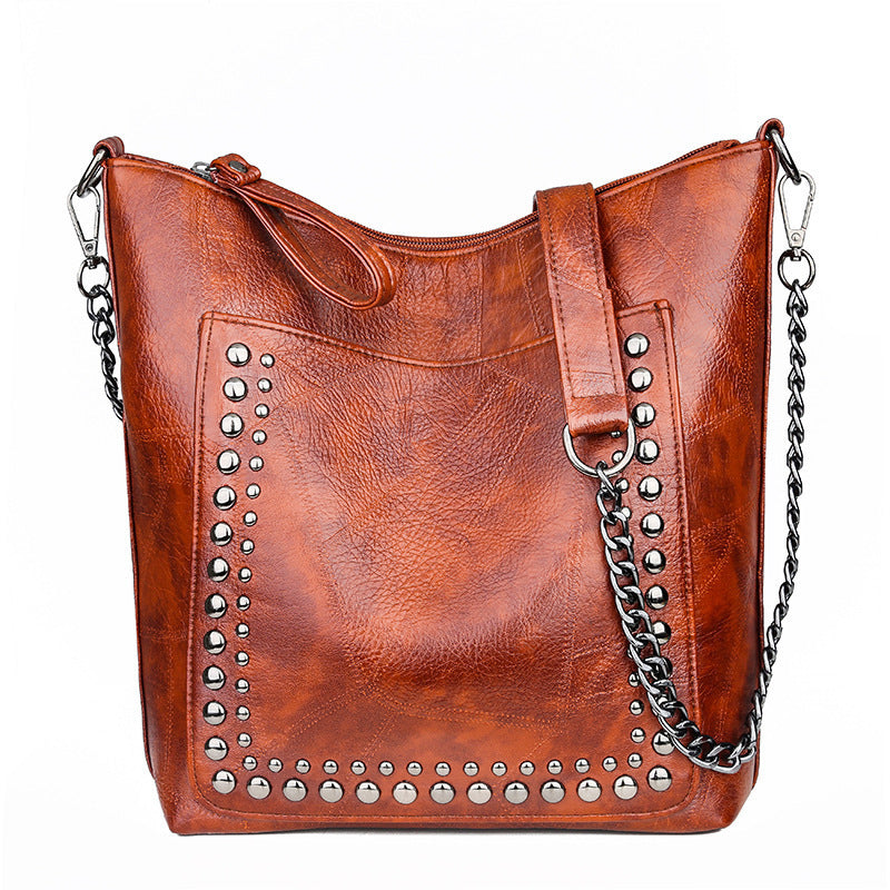 Sac bandoulière souple en cuir clouté grande capacité