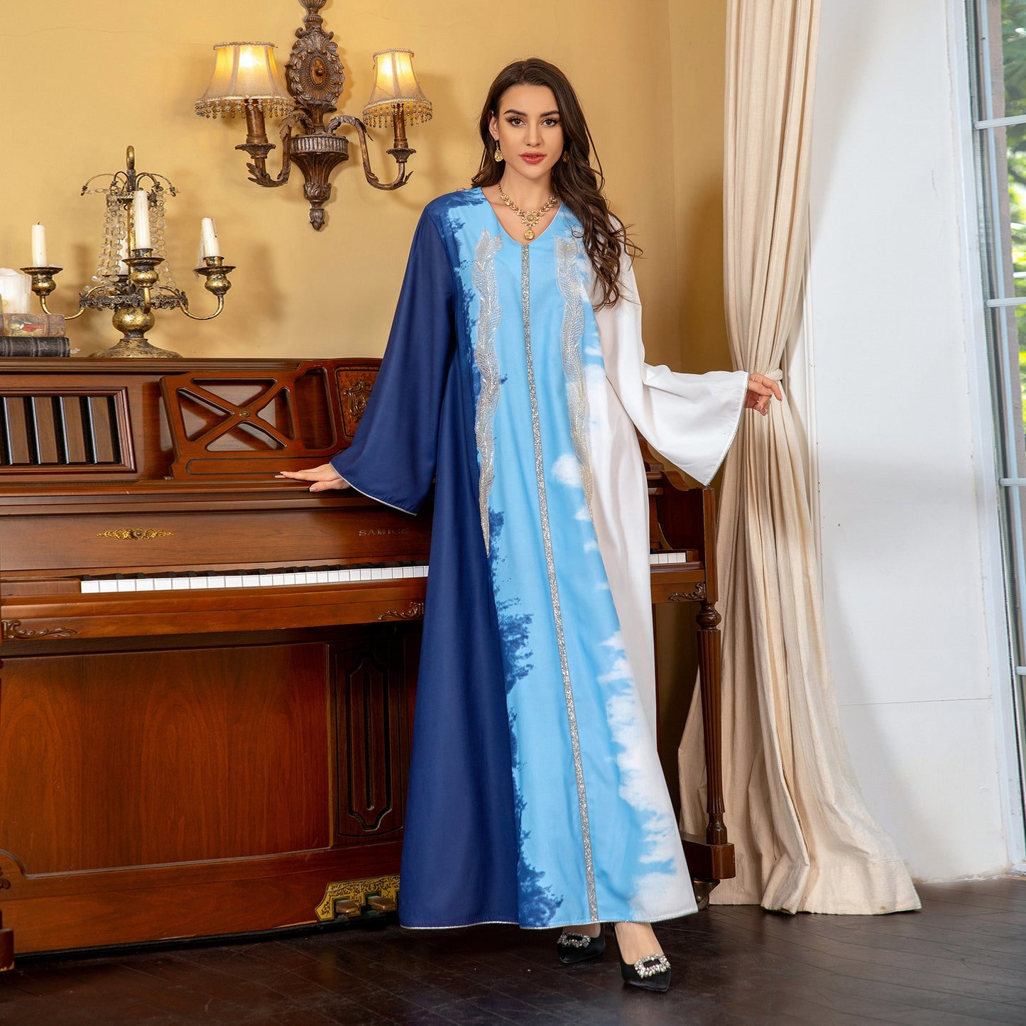 Robe musulmane brodée de perles, tie-dye et strass