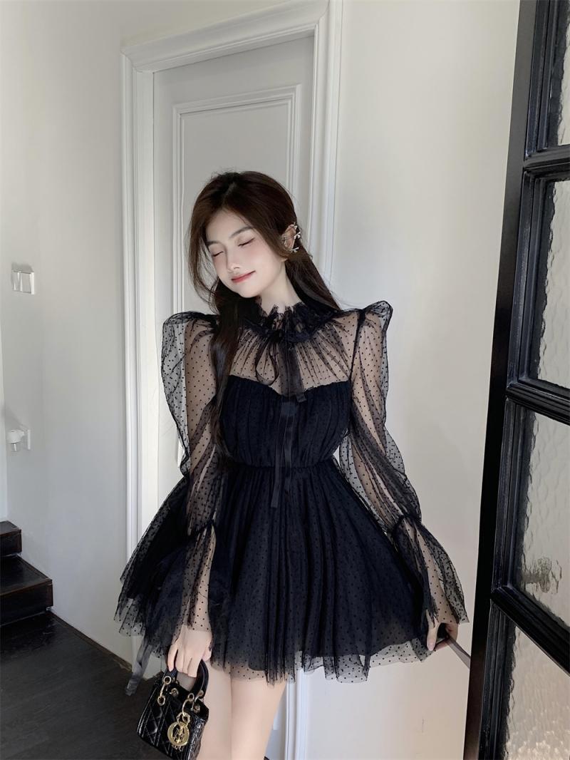 Robe évasée à col montant et lacets, à manches longues, noire et beige
