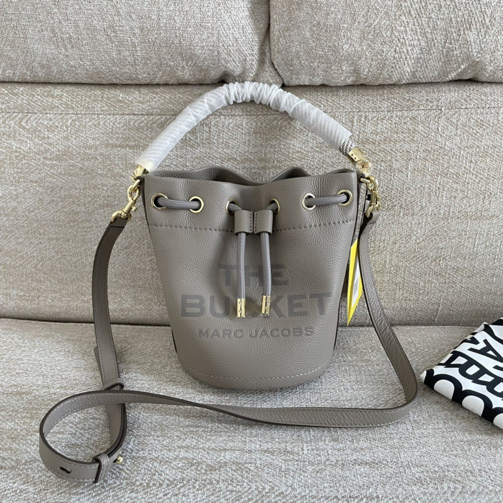 Sac bandoulière en cuir de vachette à cordon de serrage petit sac à main de couleur unie pour femmes
