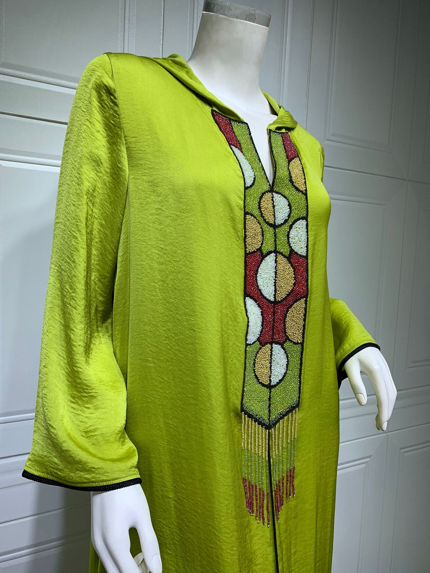 Robe à franges et perles faites main pour femme musulmane