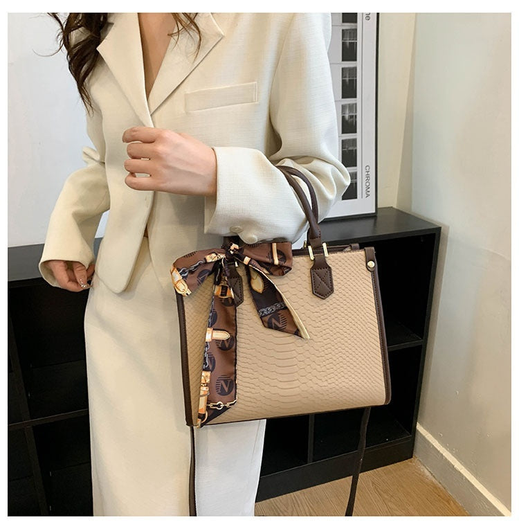 Fashion Chain Shoulder Bag with Large Capacity