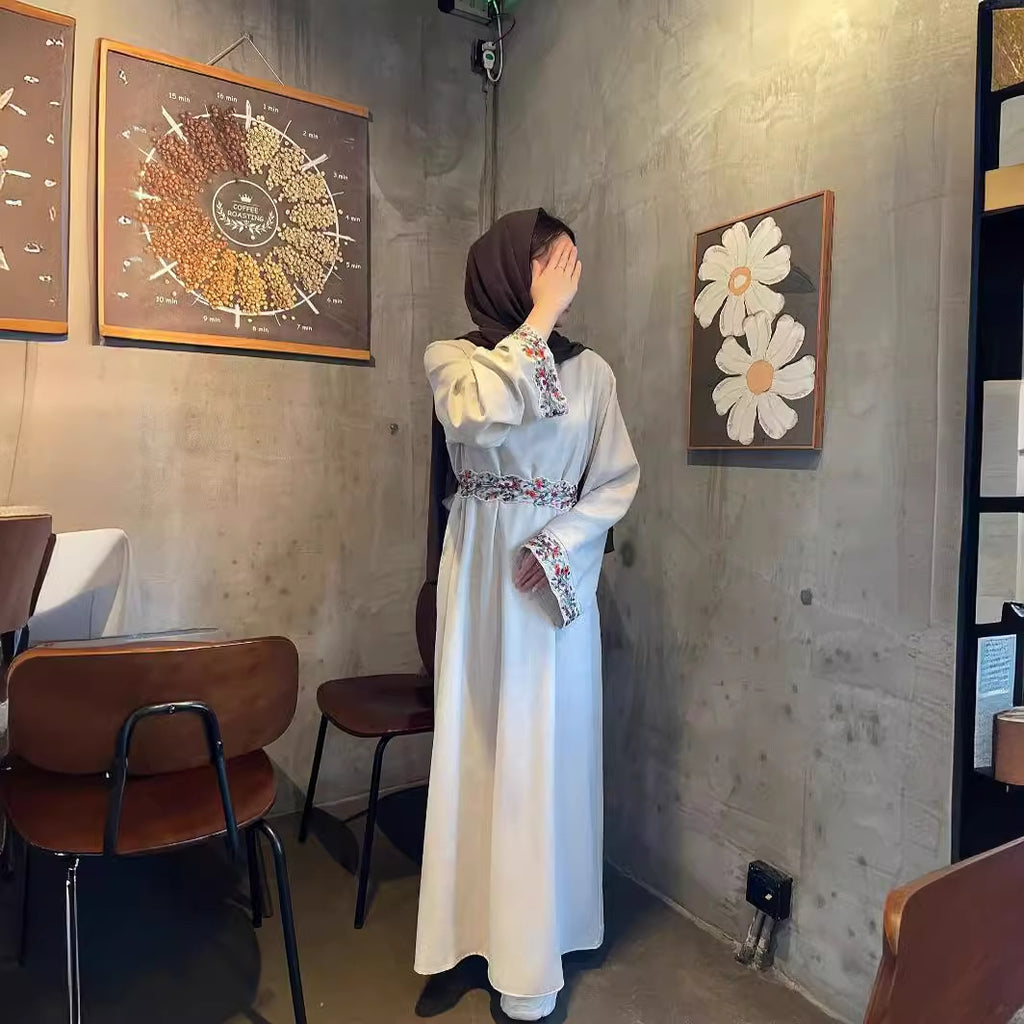 Robe musulmane brodée à manches longues en polyester abricot