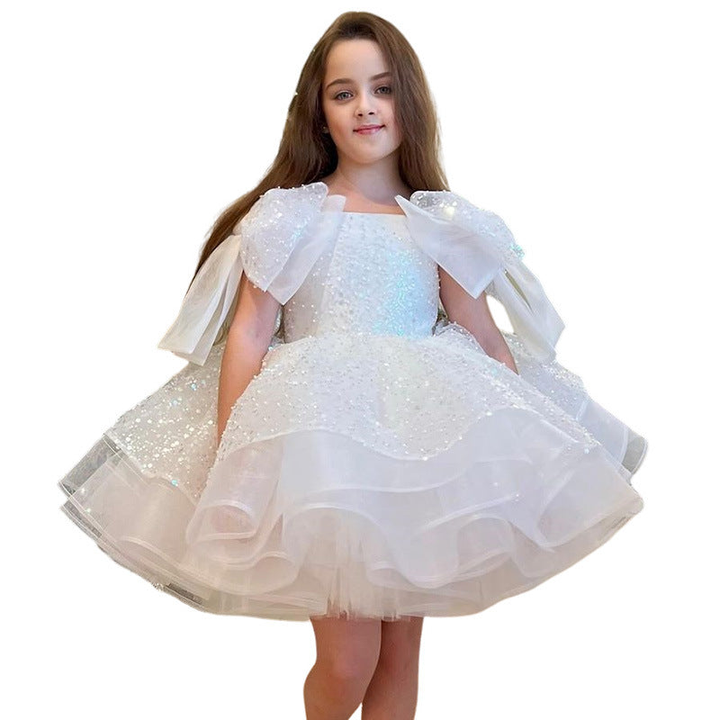 Jupe blanche de cérémonie pour une fête d'anniversaire de fille
