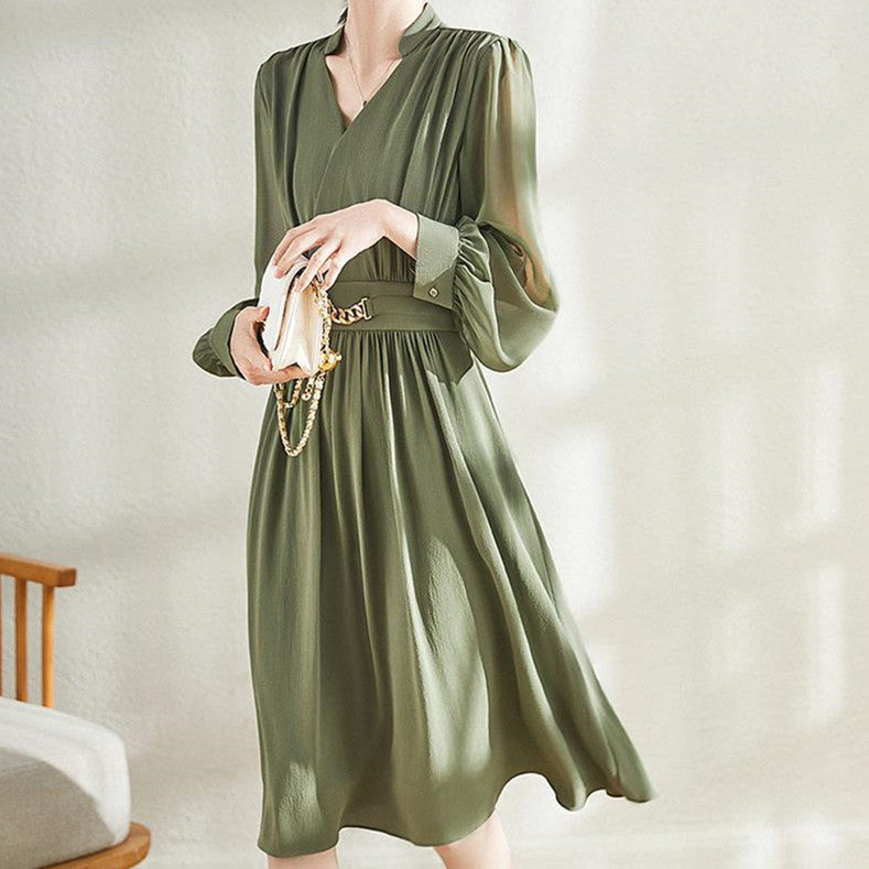 Robe bulle plissée en mousseline verte avec taille plissée et manches longues pour les trajets quotidiens au bureau