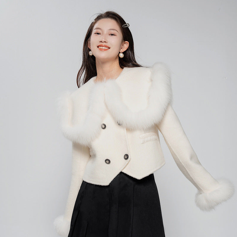Manteau court en laine taille haute avec col en fourrure de renard