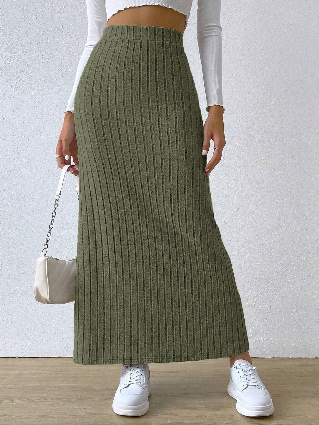 Jupe longue tricotée à taille haute et coupe ajustée, avec fente latérale, pour femme