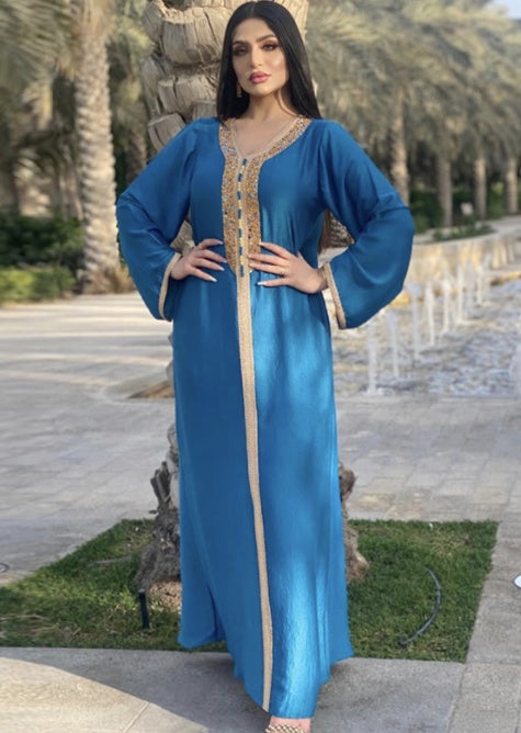 Robe pour femme en dentelle à ruban et diamants.