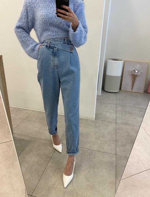 Jean décontracté taille haute bleu ample avec boucle irrégulière