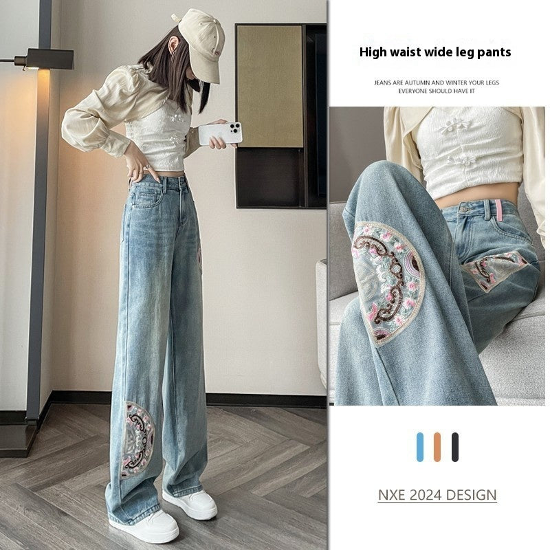 Jean droit taille haute bleu glacier avec broderie