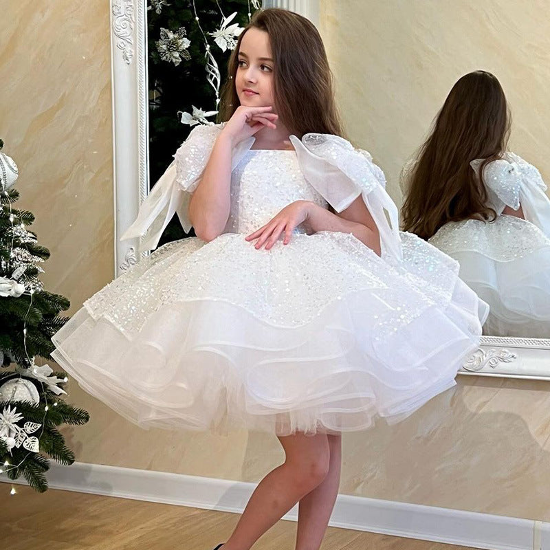 Jupe blanche de cérémonie pour une fête d'anniversaire de fille