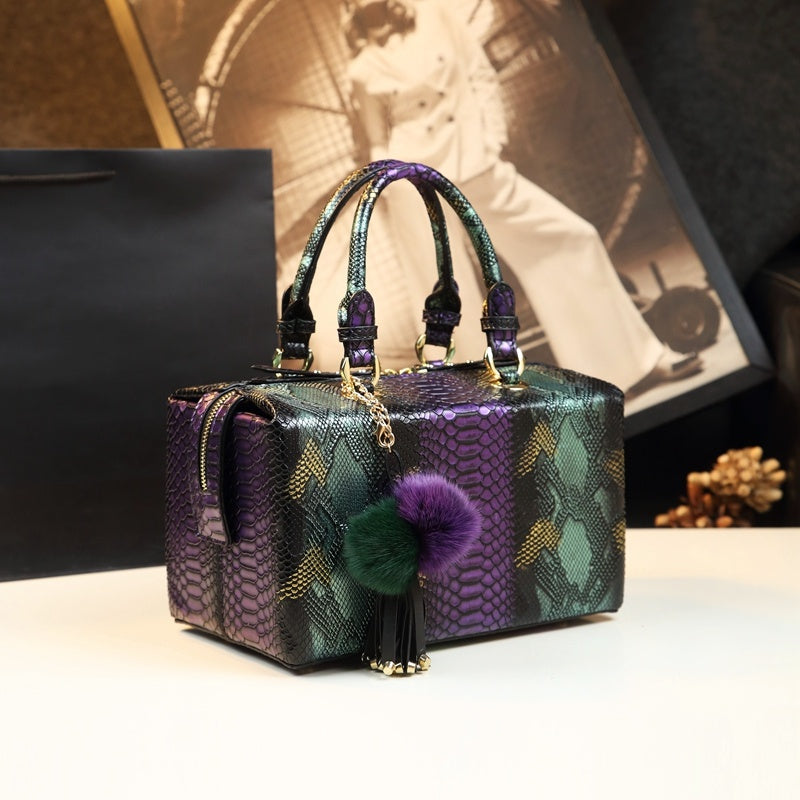 Sac carré à bandoulière en cuir de vachette « Maman » avec breloque