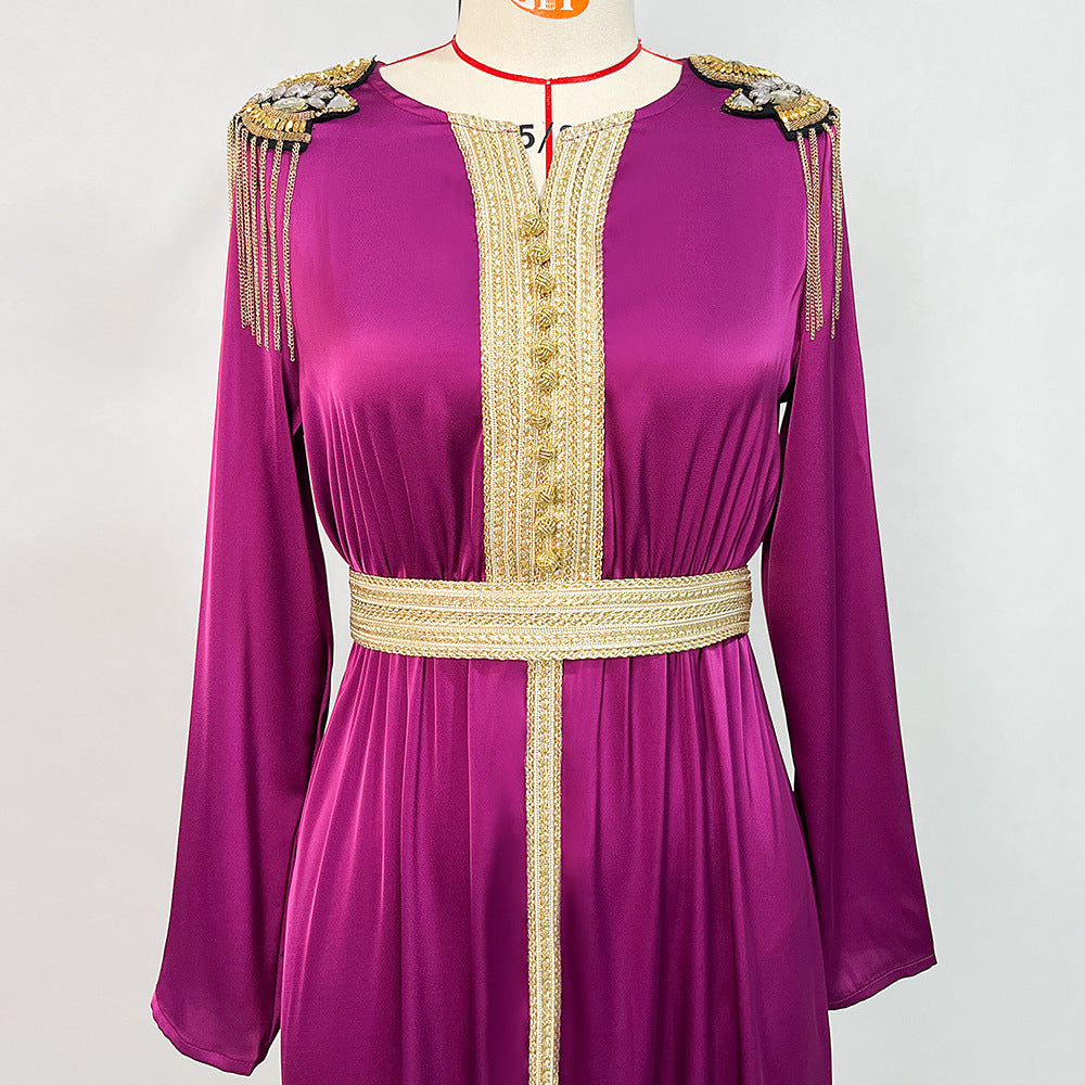 Robe rose rouge à épaules dénudées style Golfe arabe