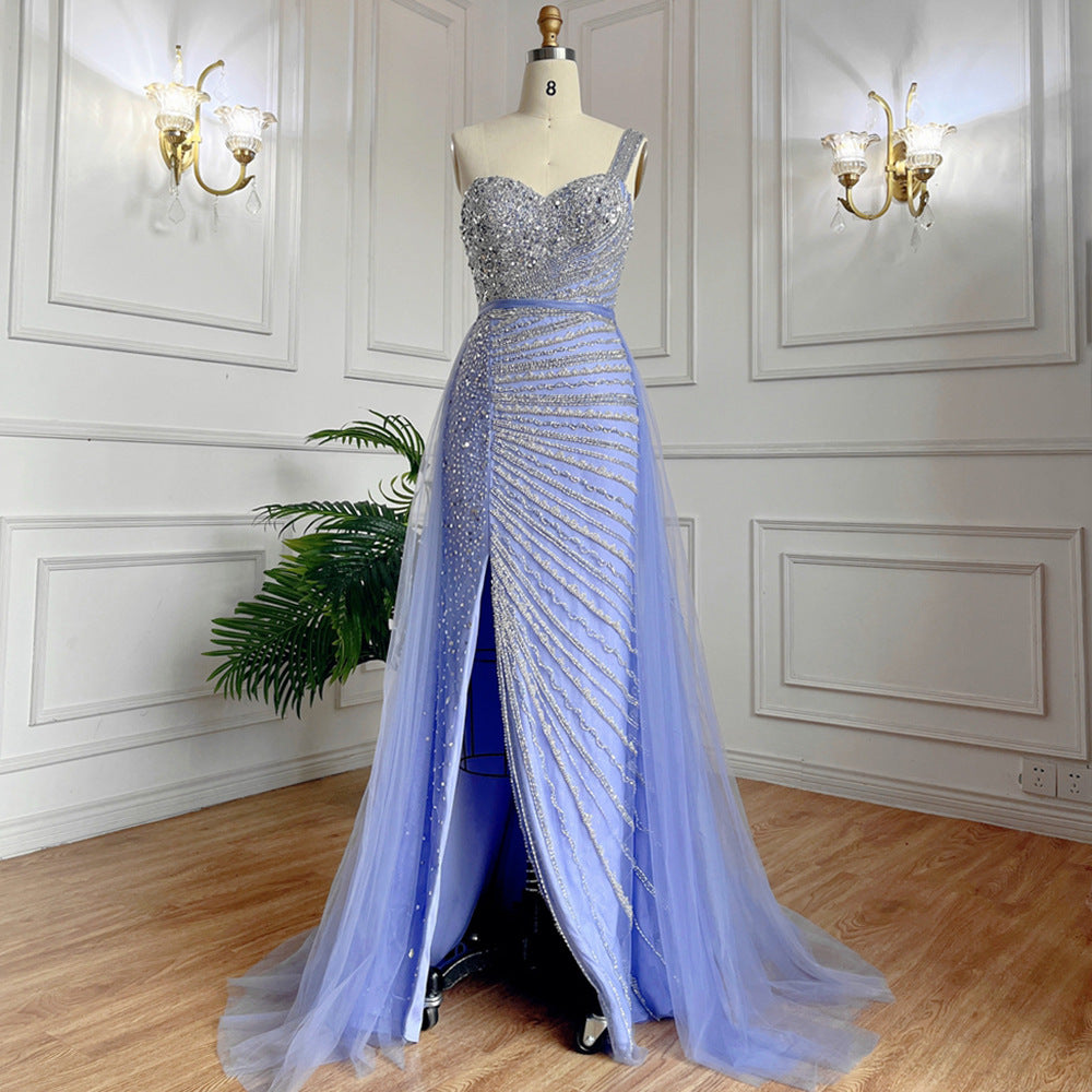 Robe sirène bleue faite à la main en perles, résille, épaules fendues