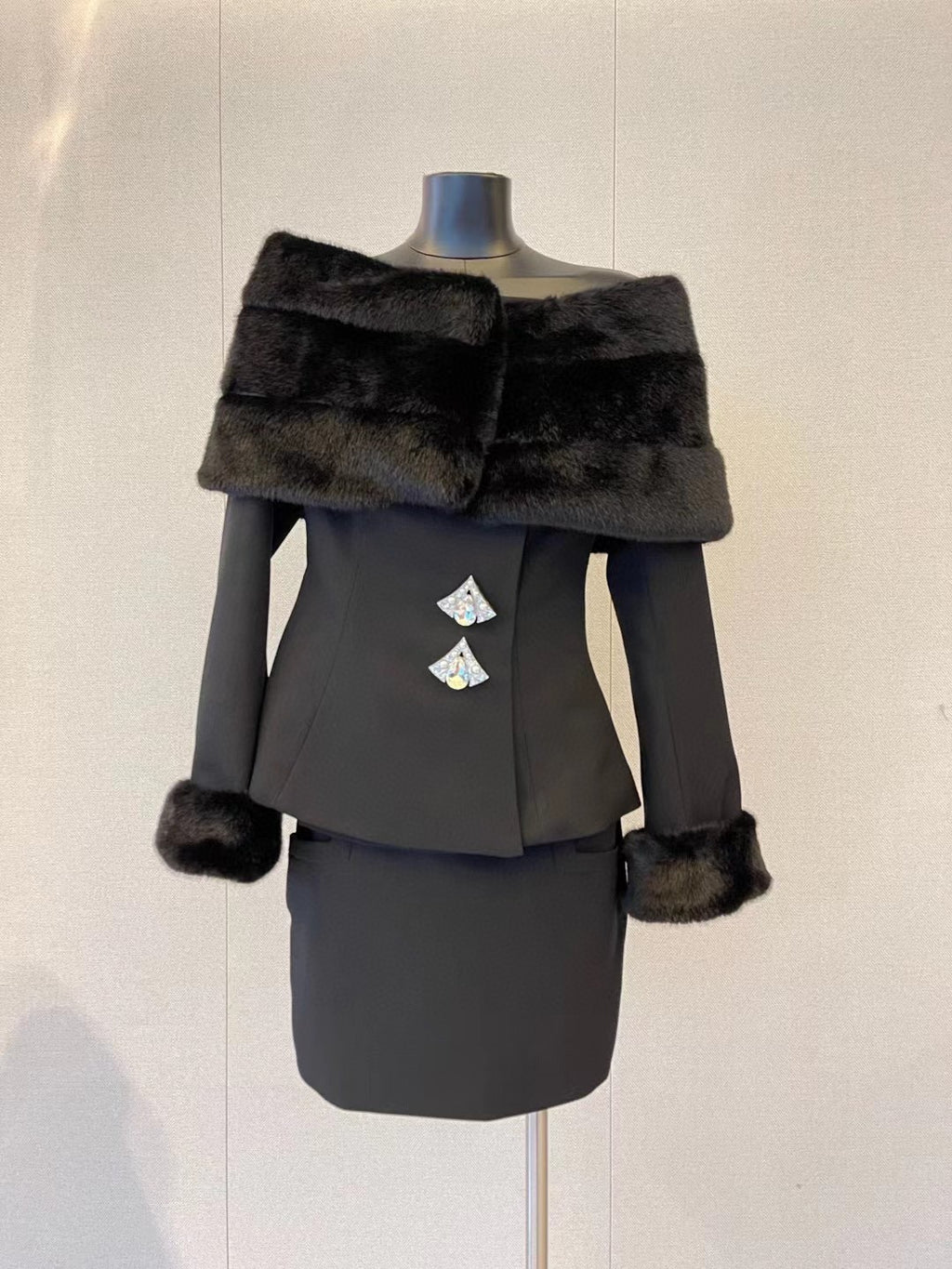 Early Spring Off-Shoulder Fur Short Coat and Skirt Set