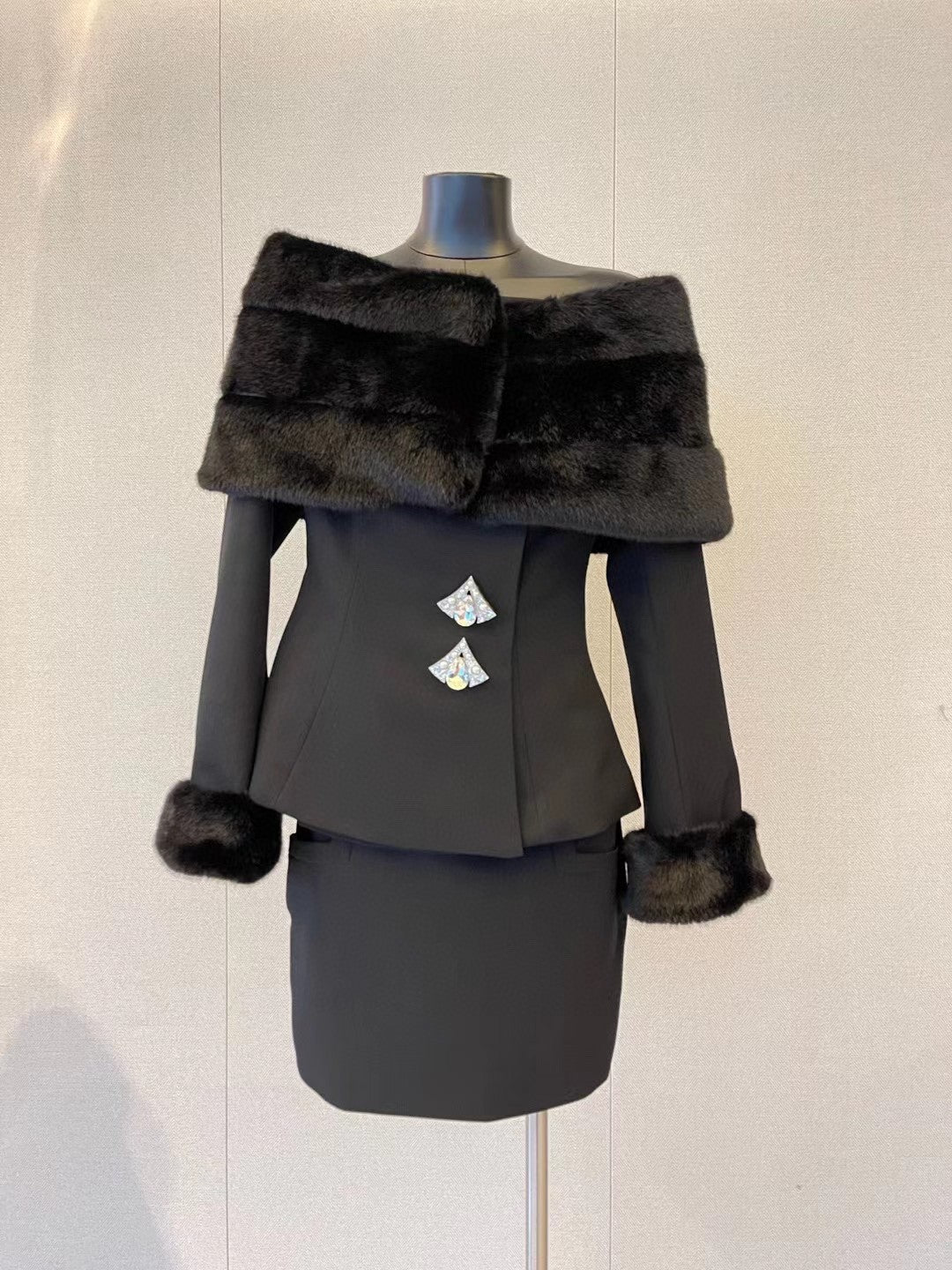 Early Spring Off-Shoulder Fur Short Coat and Skirt Set