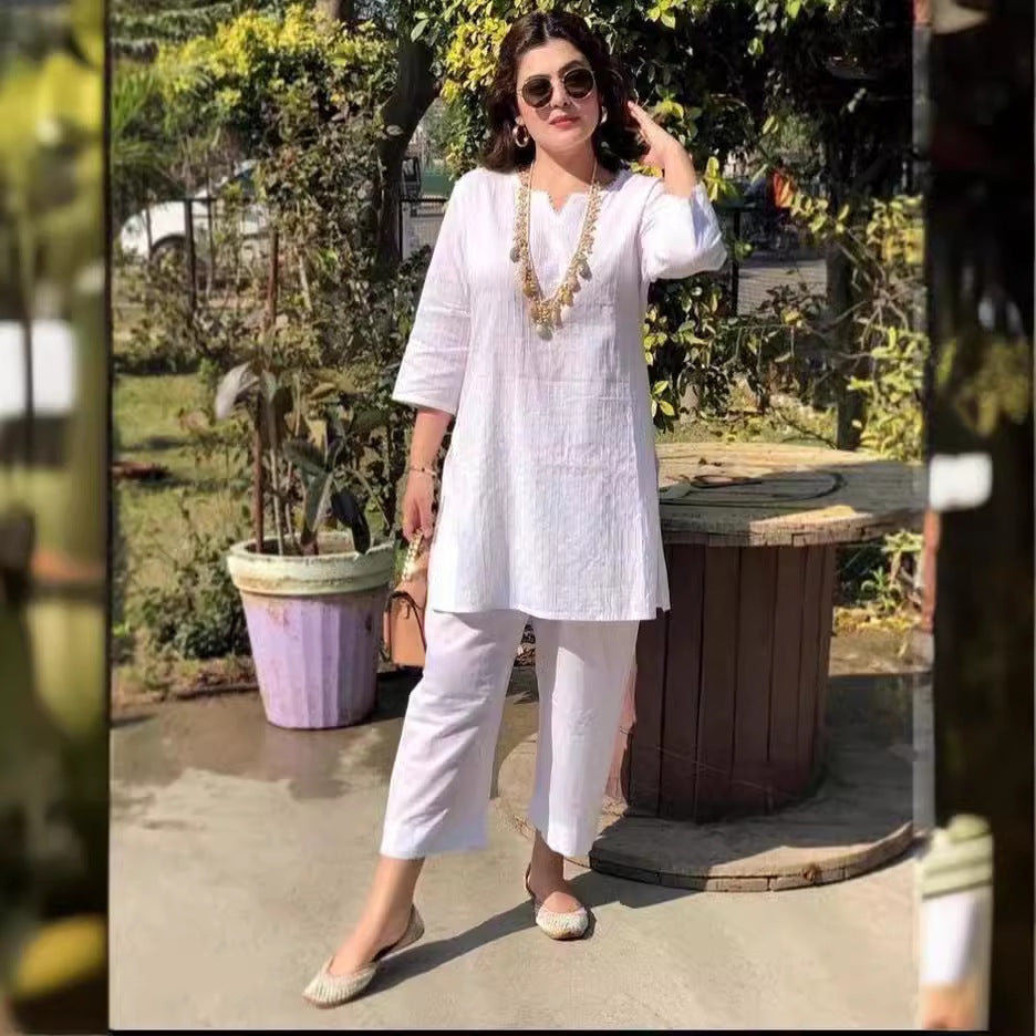 طقم عصري من قطعتين بلوفر بلون سادة وأكمام طويلة بنمط تنقل أنيق