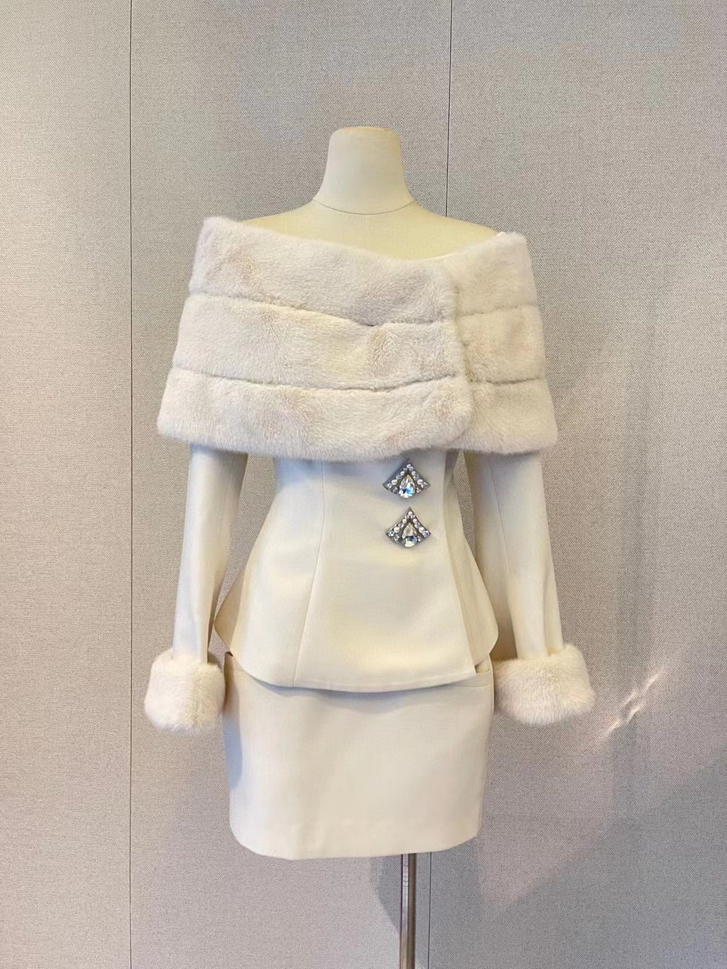 Early Spring Off-Shoulder Fur Short Coat and Skirt Set