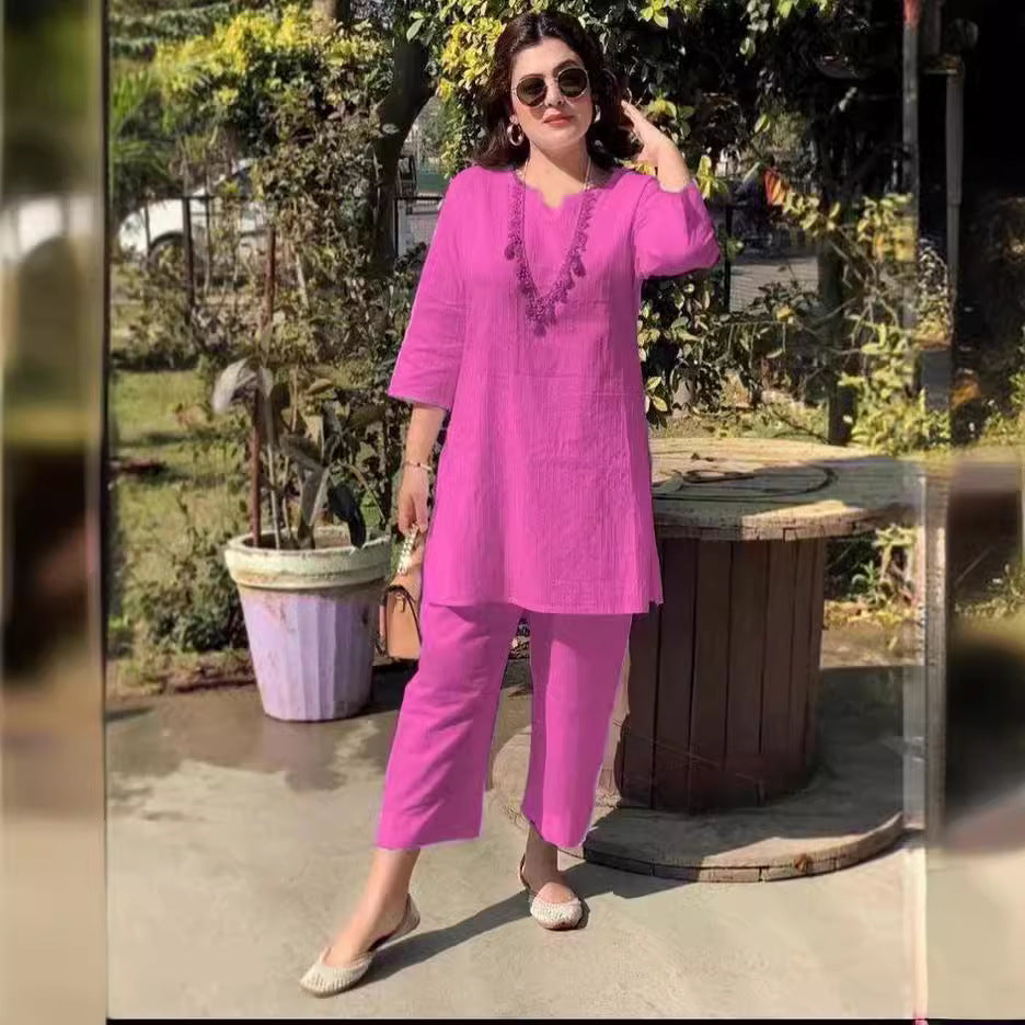 طقم عصري من قطعتين بلوفر بلون سادة وأكمام طويلة بنمط تنقل أنيق