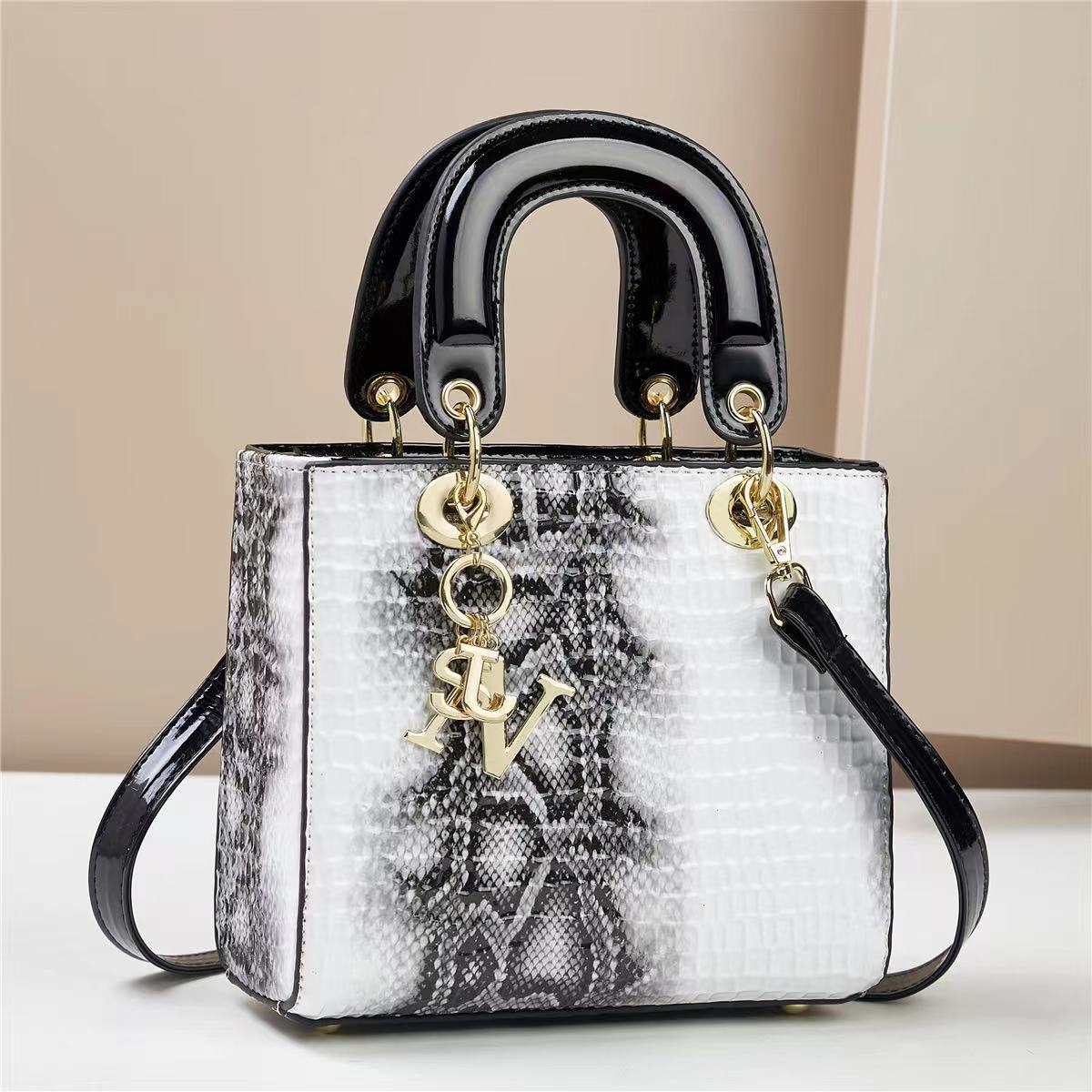 Sac bandoulière en PU pour femme avec motifs peau de serpent et clous