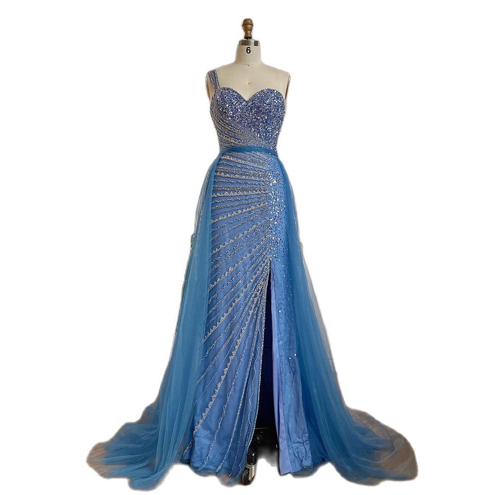 Robe sirène bleue faite à la main en perles, résille, épaules fendues