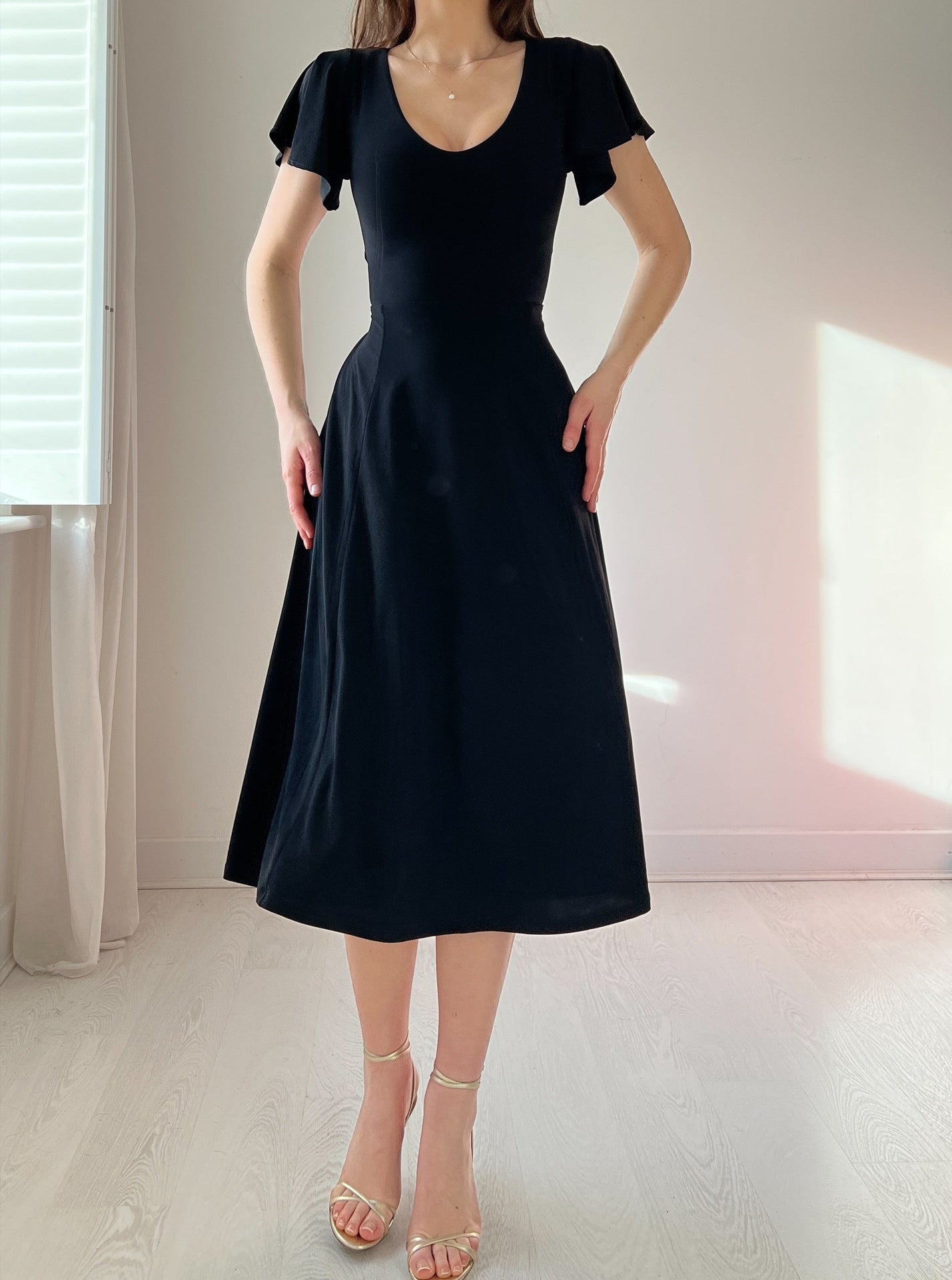 Robe trapèze mi-longue française à manches à volants pour femme