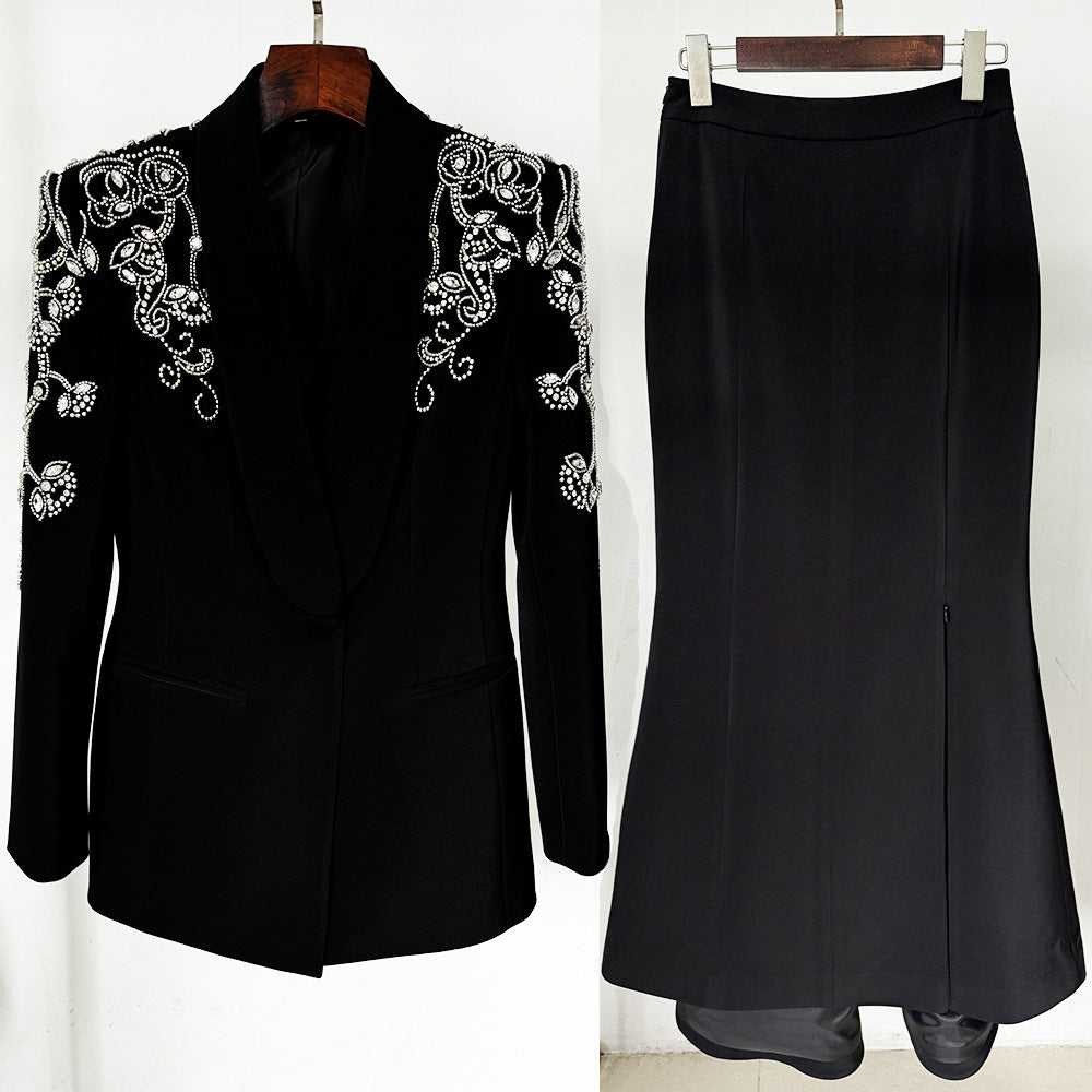 Ensemble tailleur jupe et veste orné de diamants pour femme