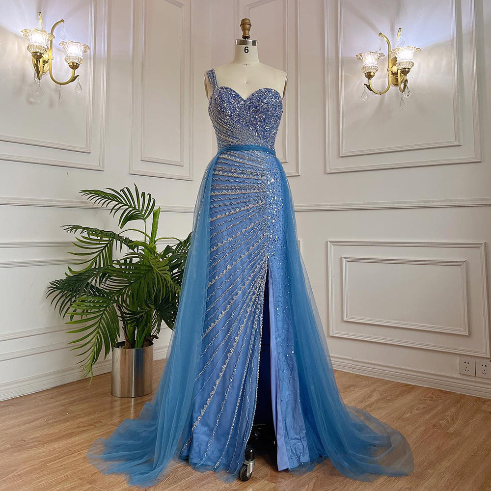 Robe sirène bleue faite à la main en perles, résille, épaules fendues