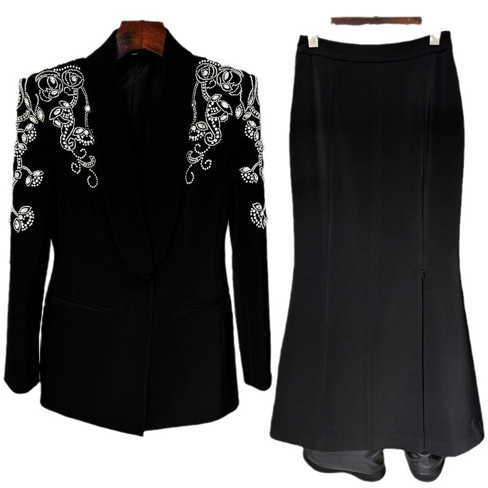 Ensemble tailleur jupe et veste orné de diamants pour femme