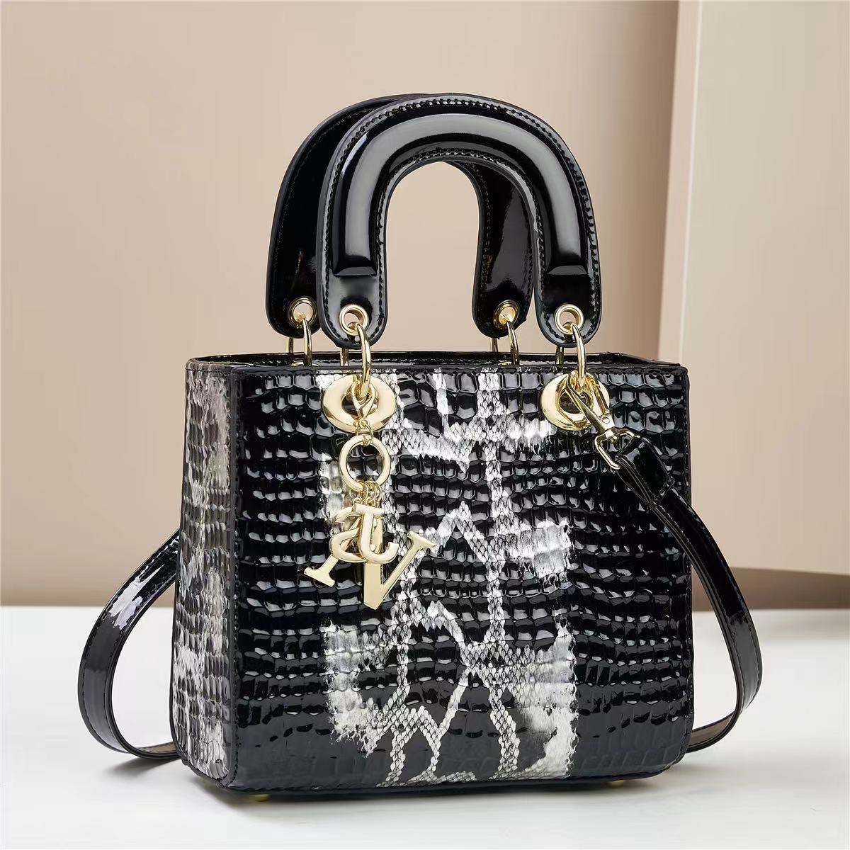 Sac bandoulière en PU pour femme avec motifs peau de serpent et clous