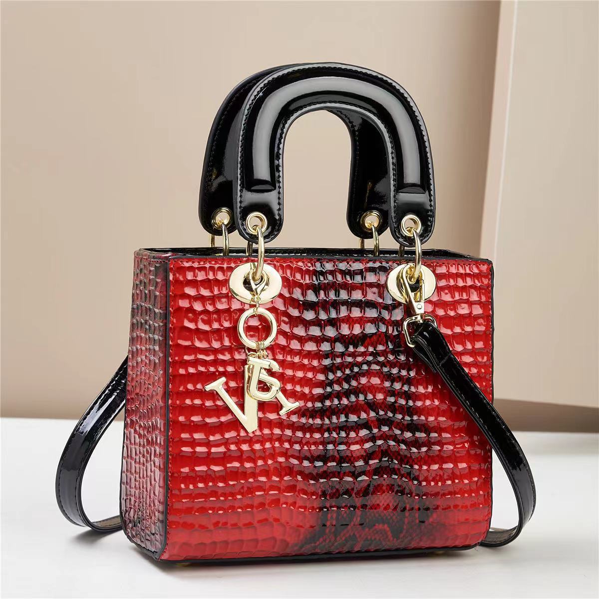 Sac bandoulière en PU pour femme avec motifs peau de serpent et clous