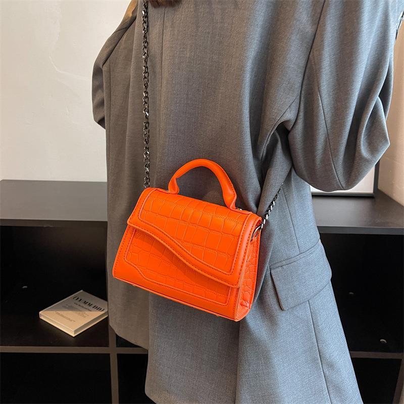 Retro Niche Women’s Crocodile Pattern Clamshell Bag