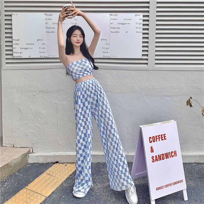 Ensemble deux pièces pantalon large plissé à carreaux et crop top bandeau