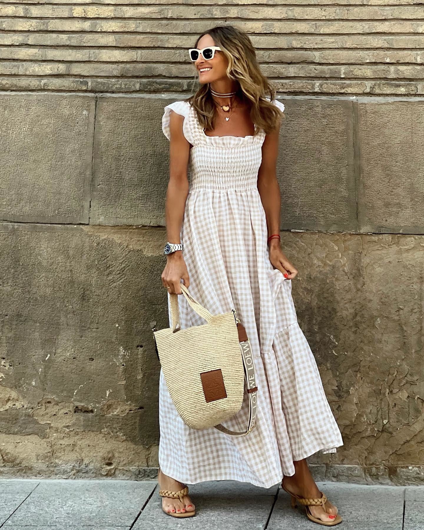 Robe de plage sans manches plissée à volants et motif à carreaux d'été pour femme
