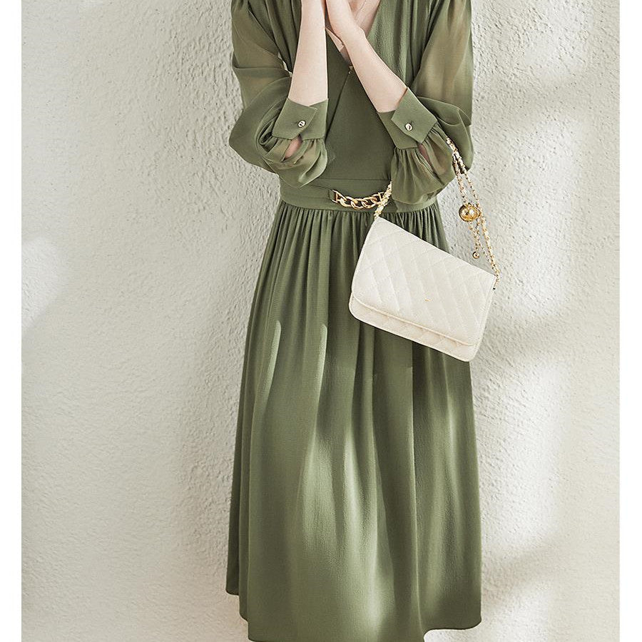 Robe bulle plissée en mousseline verte avec taille plissée et manches longues pour les trajets quotidiens au bureau