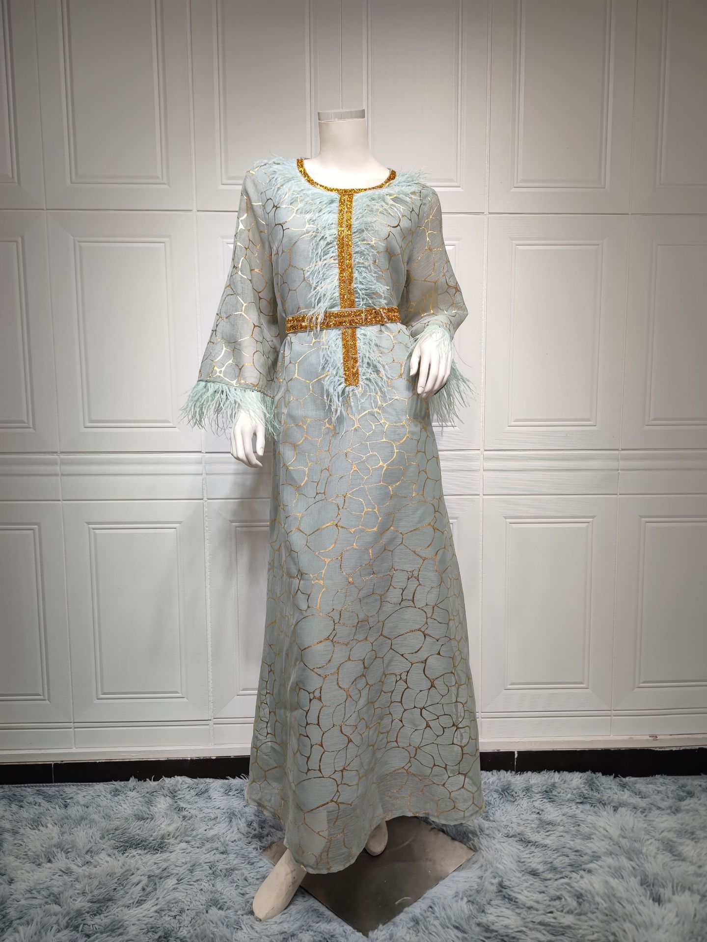 عباية أنيقة وعصرية مرصعة بأحجار الراين البرونزية للنساء