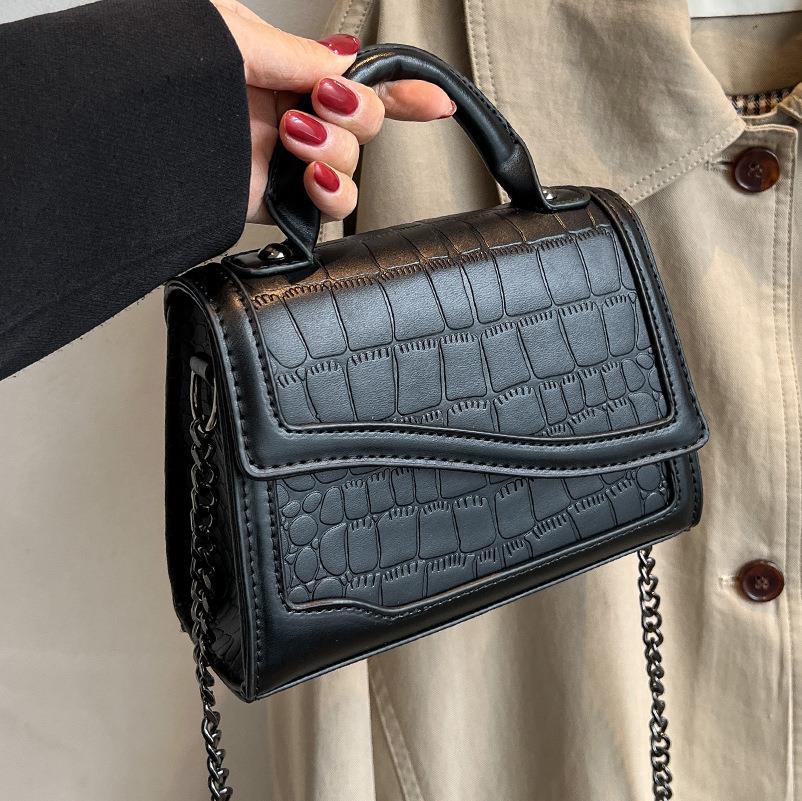 Retro Niche Women’s Crocodile Pattern Clamshell Bag