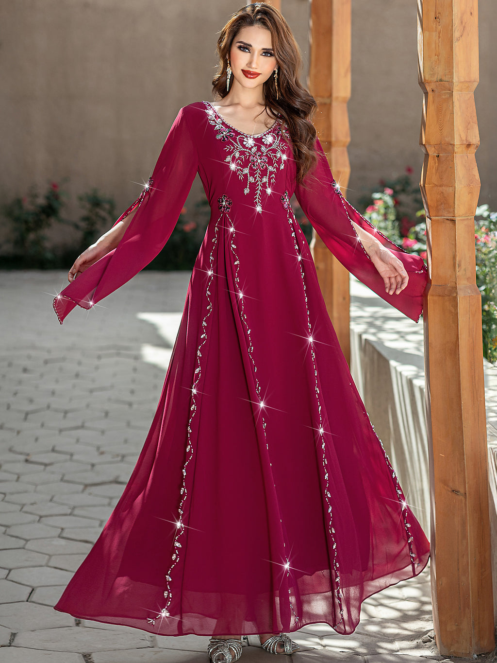 Robe longue en mousseline de soie rouge vin perlée à la main style Moyen-Orient