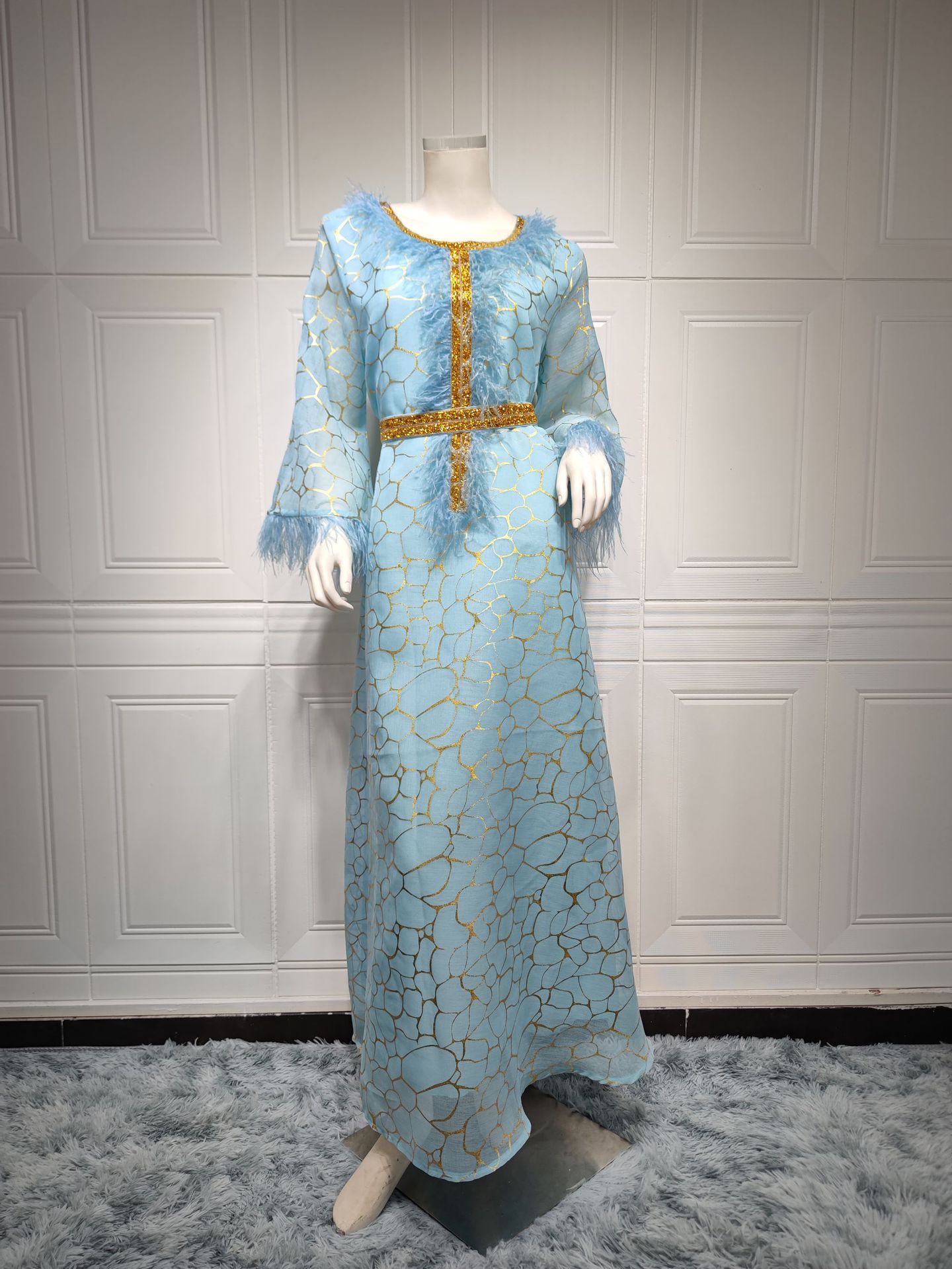 عباية أنيقة وعصرية مرصعة بأحجار الراين البرونزية للنساء