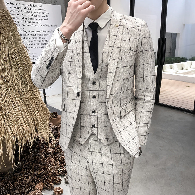 Costume trois pièces à carreaux coupe ajustée pour homme